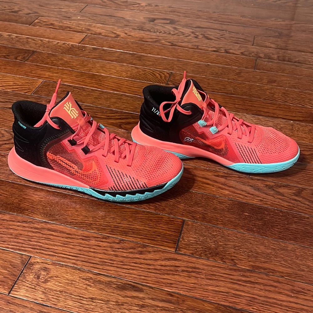 Nike Kids' Grade School Kyrie Flytrap 5 Basketball Shoes